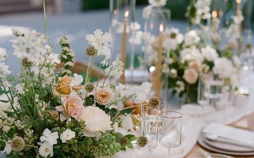 White bloom on wedding table | wedding breakfast style